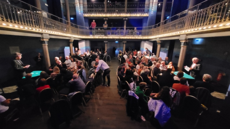 CLOSE UP & MAGIC SHOW