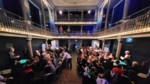 CLOSE UP & MAGIC SHOW