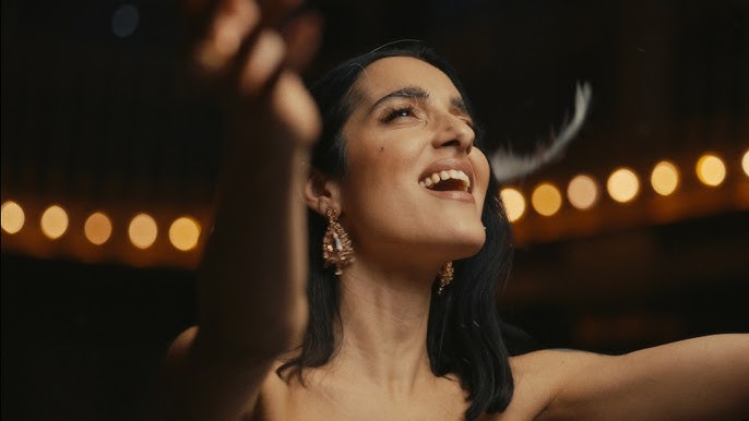 GIRATO AL TEATRO JUVARRA IL VIDEO DELLA CANZONE SEI TU DI LEVANTE